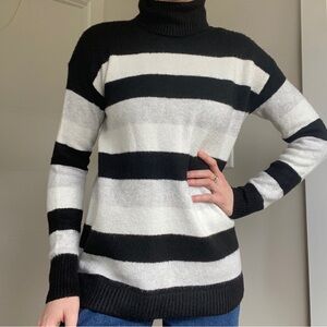 TURTLENECK SWEATER